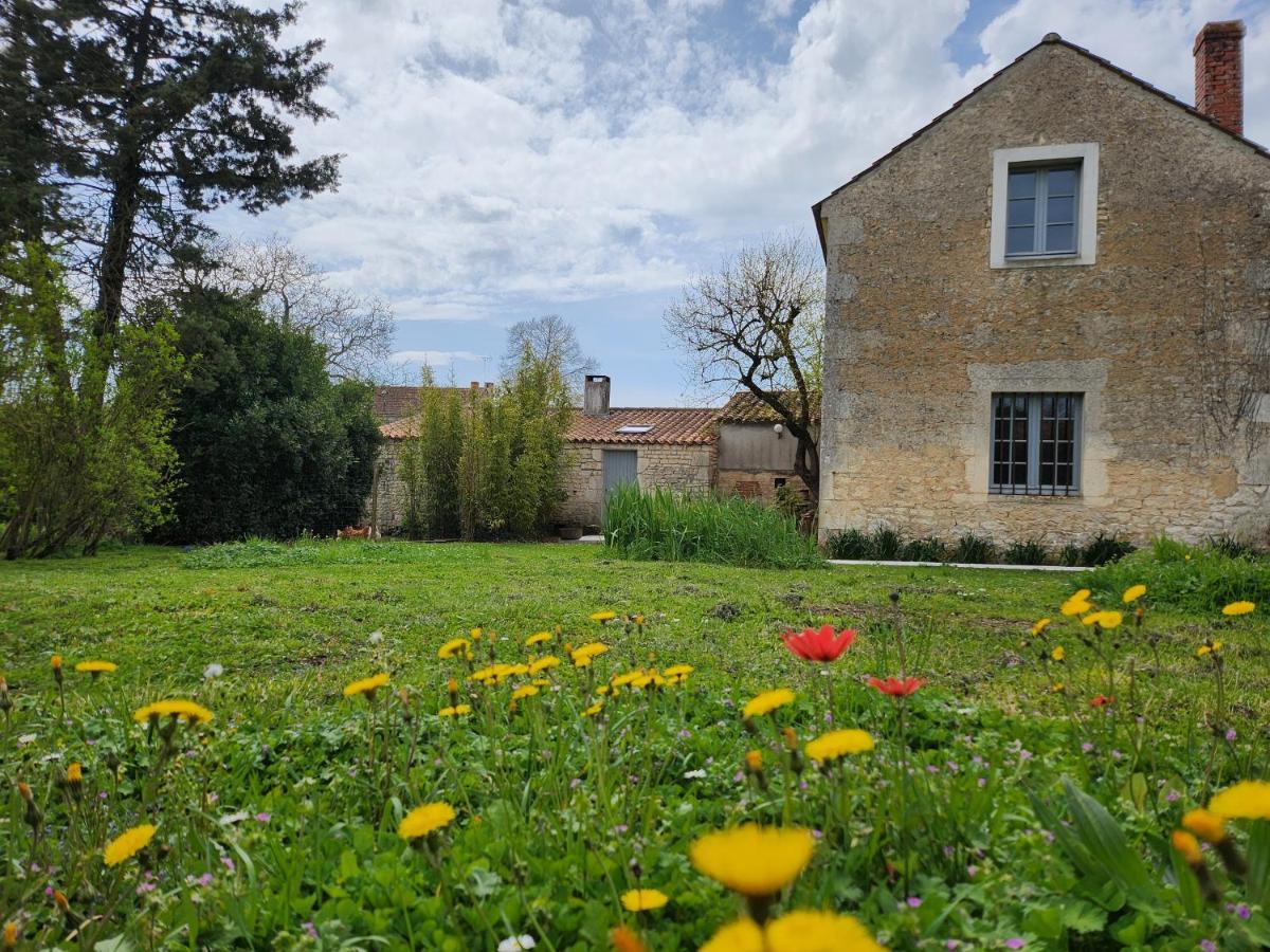 Maison Chaleureuse Et Familiale. Nalliers  Exteriér fotografie
